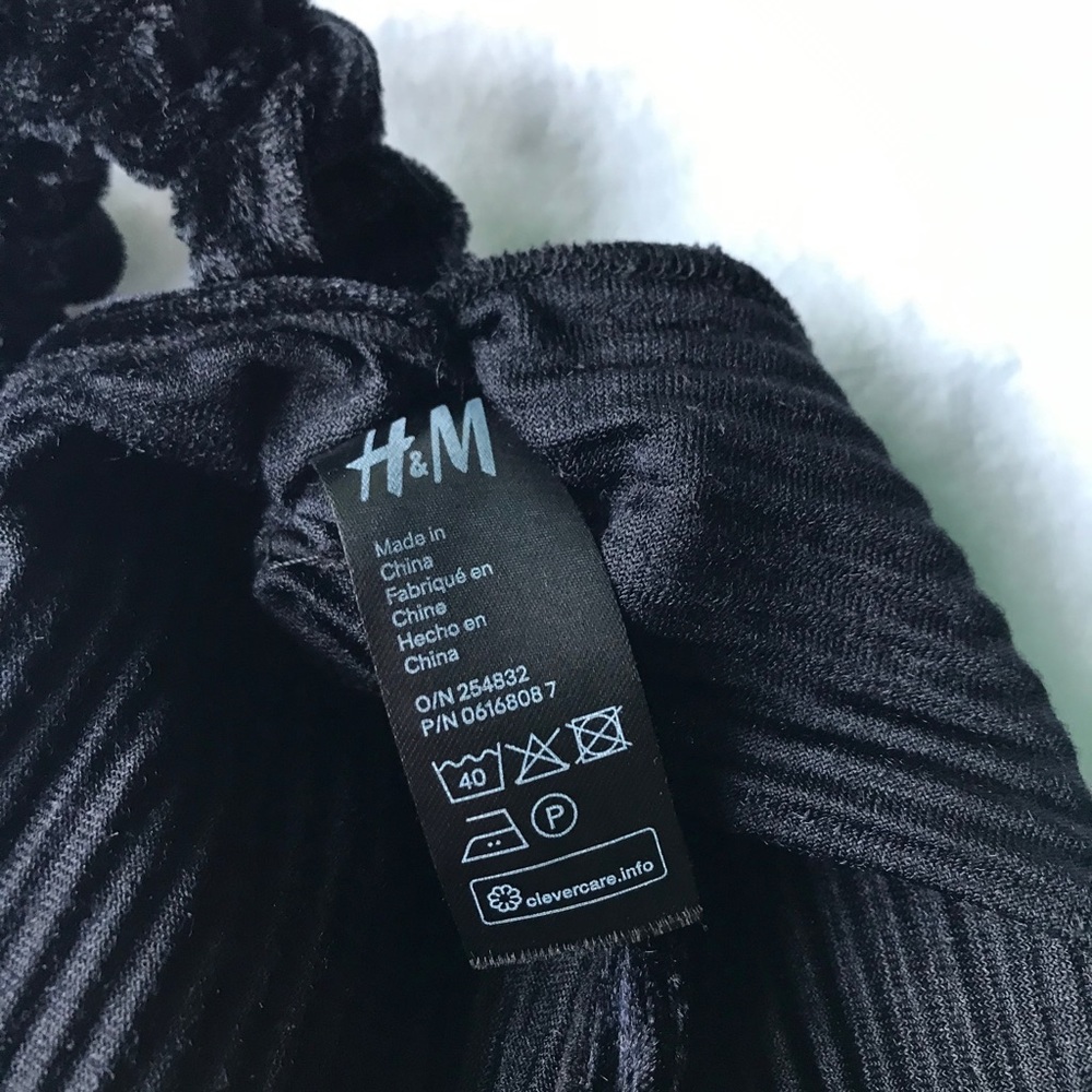 H&M Knotted Black “Velvet” Headband - Picture 4 of 4